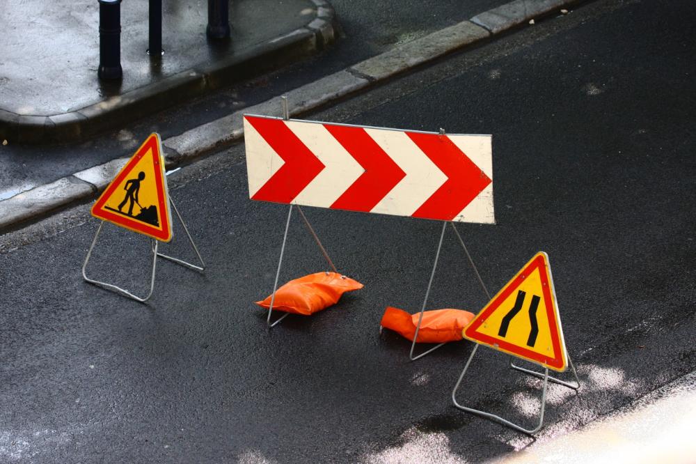 Signalisation routière temporaire à Sainte-Suzanne