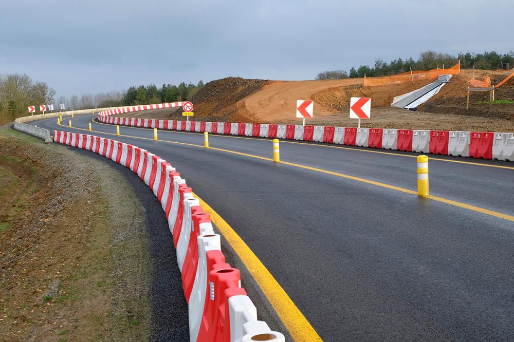 Installation de signalisation de chantier à Sainte-Suzanne